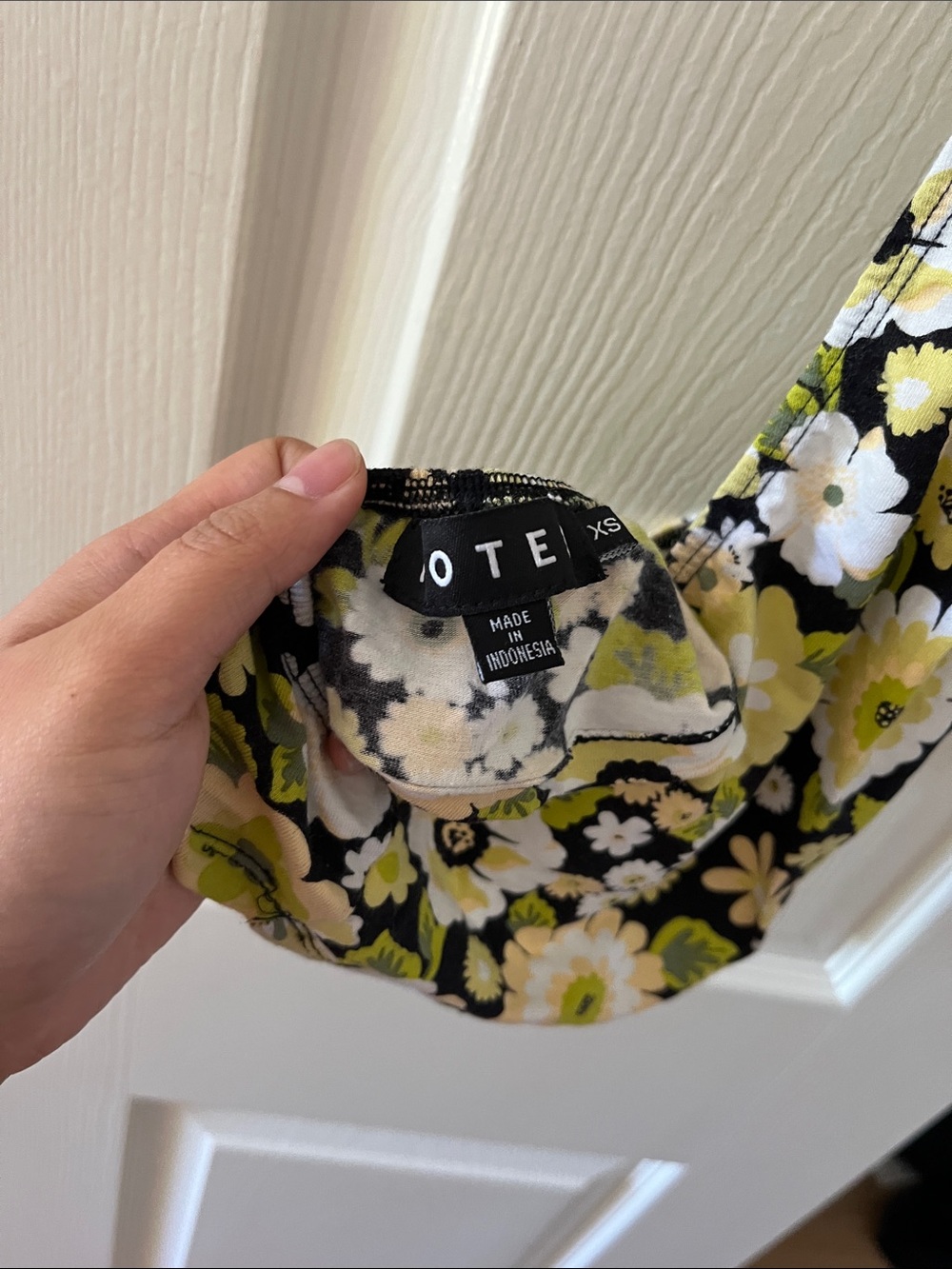 Motel Rocks Floral Cropped Backless Halter Top - Picture 3 of 3